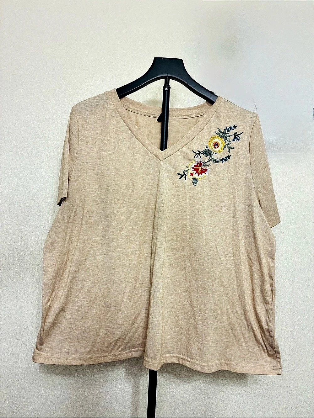 SHEIN Curve Floral Embroidered V-Neck Top Size 1XL